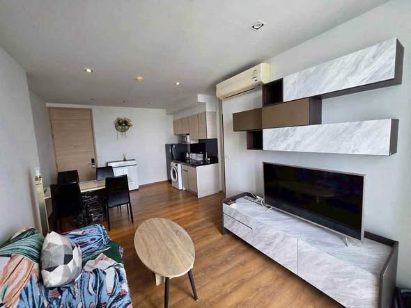 living room and kitchen of Park Origin Phrom Phong