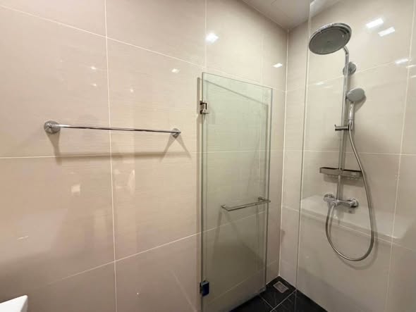 room interior and bathroom of Park Origin Phrom Phong