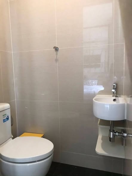 room interior and bathroom of Park Origin Phrom Phong