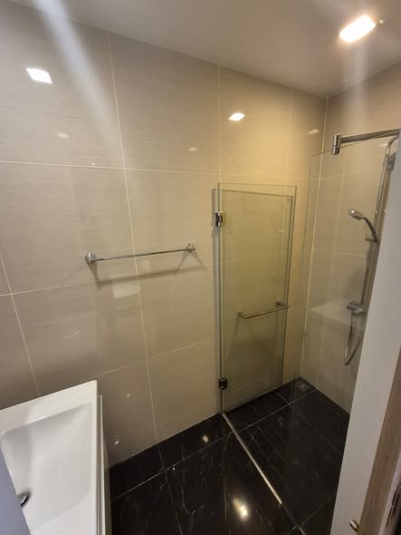 room interior and bathroom of Park Origin Phrom Phong