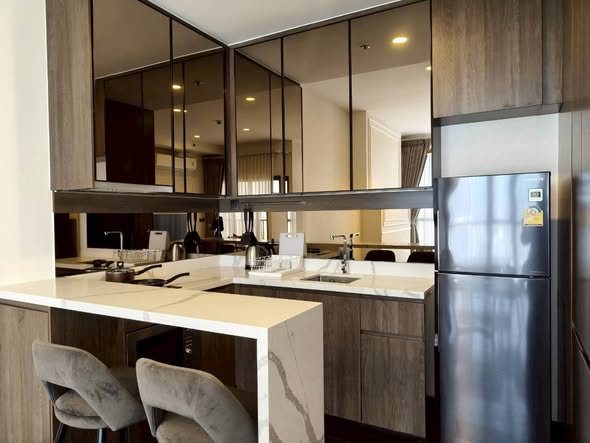 bathroom and kitchen of Park​ Origin​ Thonglor