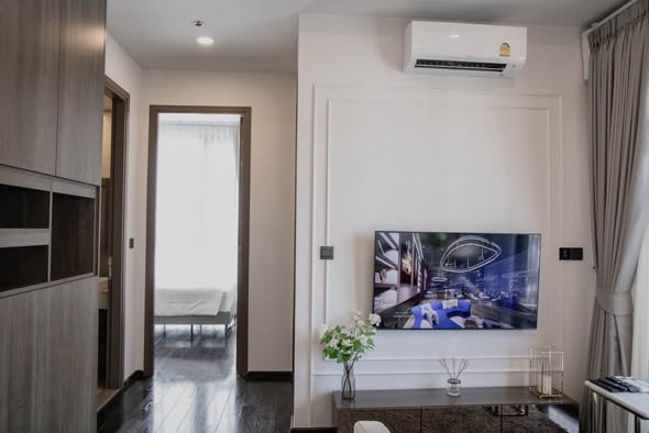 living room and bedroom of Park​ Origin​ Thonglor