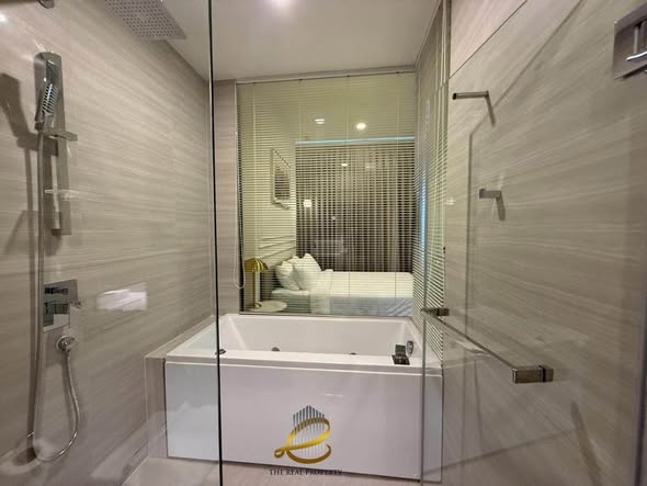 room interior and bathroom of Park​ Origin​ Thonglor