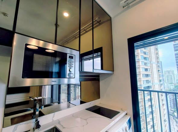 room interior and kitchen of Park​ Origin​ Thonglor