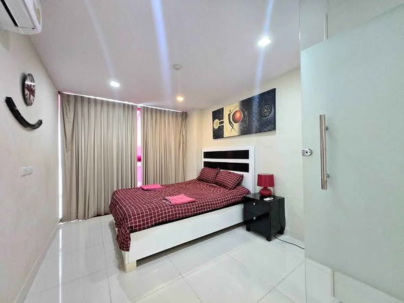 bedroom of Park Royal 3