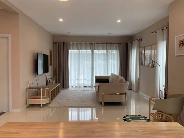 living room of ภัสสร บางนา-วงแหวน Passorn Bangna-Wongwaen