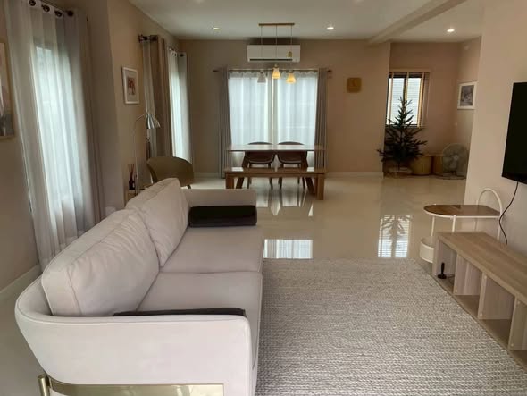 living room of ภัสสร บางนา-วงแหวน Passorn Bangna-Wongwaen