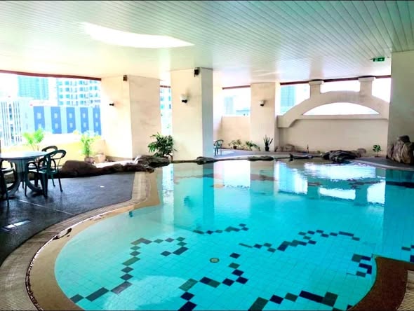 pool of Pathum Wan Resort
