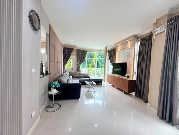 bedroom and living room of Perfect Masterpiece Rama 9-Krungthep Kreetha
