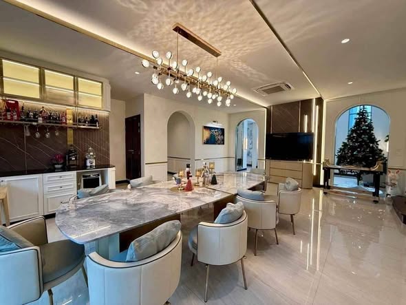 living room and kitchen of Perfect Masterpiece Rama 9-Krungthep Kreetha