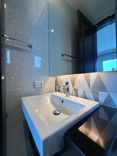 bathroom of Perfect Masterpiece Sukhumvit 77