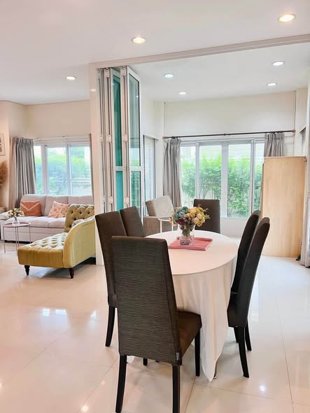 living room and room interior of Perfect Place Sukhumvit 77-Suvarnabhumi