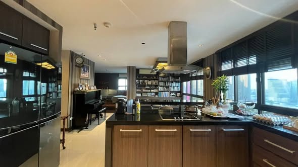 kitchen of Phahon-Sutthisan Lumpini Ville