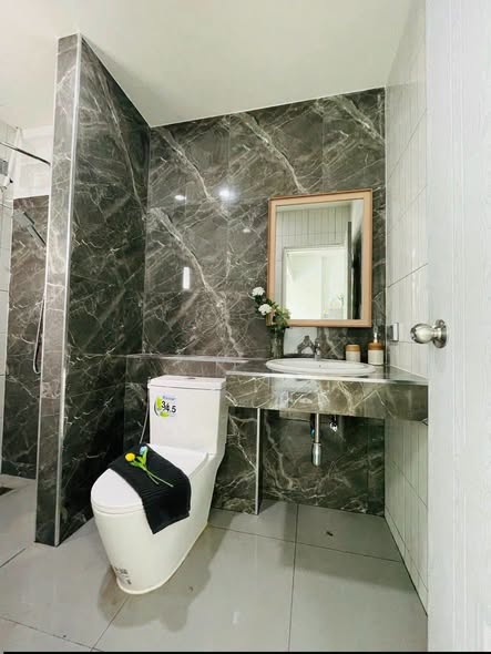 bathroom of Phanason City Condo
