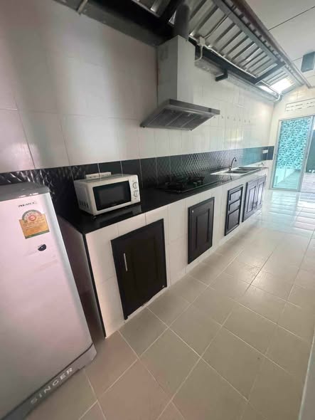 kitchen of Phanason Garden Home (Thalang)