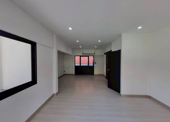 room interior of Phatthanakan 12 Alley
