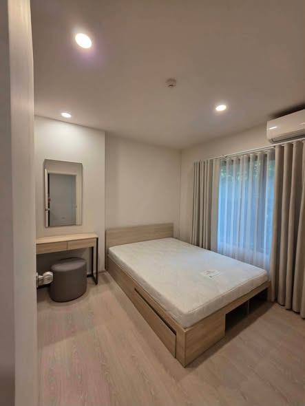 bedroom of Phyll Phahol 34