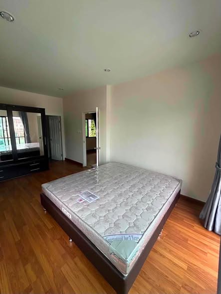 bedroom of Piemsuk Rattanathibeth-Rachapruek