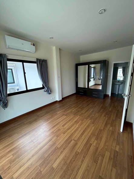 room interior of Piemsuk Rattanathibeth-Rachapruek
