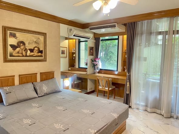 bedroom of Pipat Place