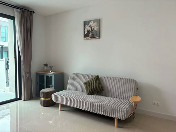 bedroom and living room of พลีโน่ สุขุมวิท-บางนา Pleno Sukhumvit-Bangna