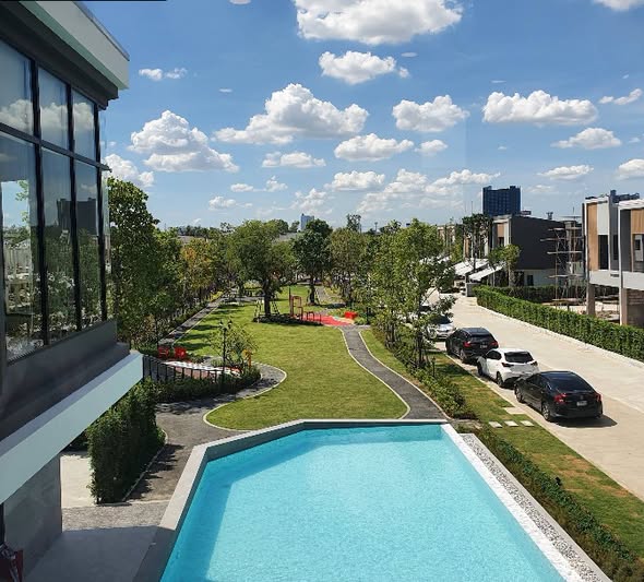 pool of พลีโน่ สุขุมวิท-บางนา Pleno Sukhumvit-Bangna