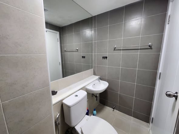 bathroom of Plum Condo Ramkhamheng Station