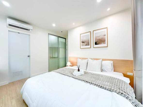 bedroom and room interior of Premsiri Botique Park Condominium