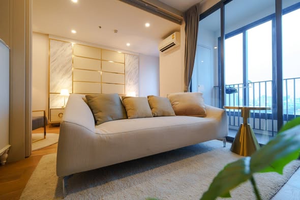 living room and bedroom of Q Chid Lom – Phetchaburi