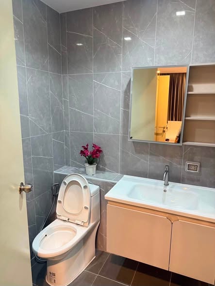 bathroom of Quinn Ratchada 17