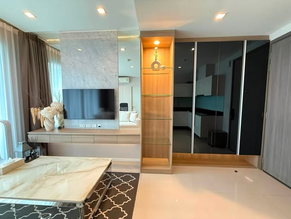 bedroom of Quinn Ratchada 17