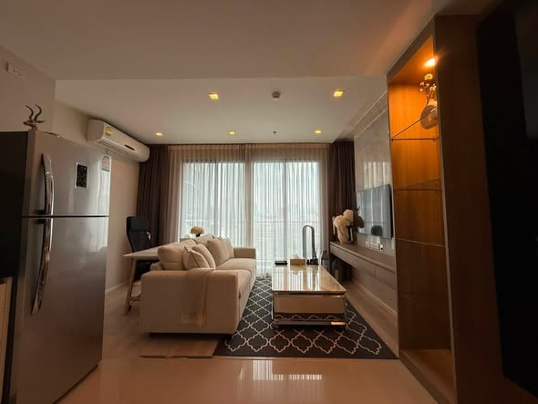 bedroom and living room of Quinn Ratchada 17