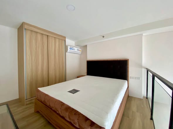 bedroom of RAMADA RESIDENCE SUKHUMVIT 87