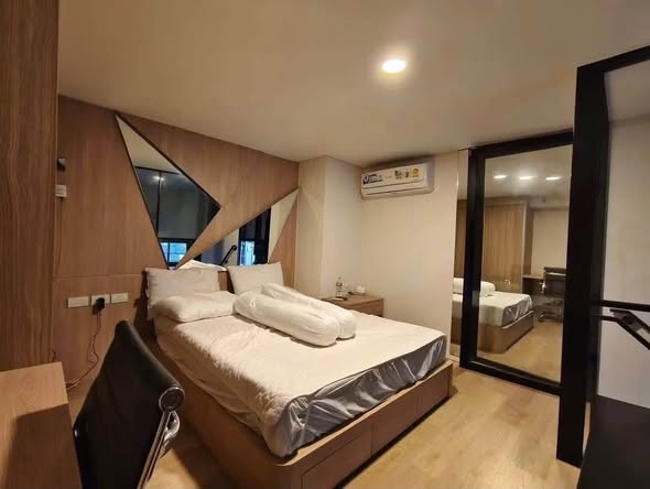 bedroom of RAMADA RESIDENCE SUKHUMVIT 87