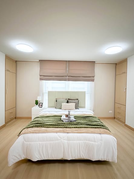 bedroom and bathroom of Ratchada City 18 Condo