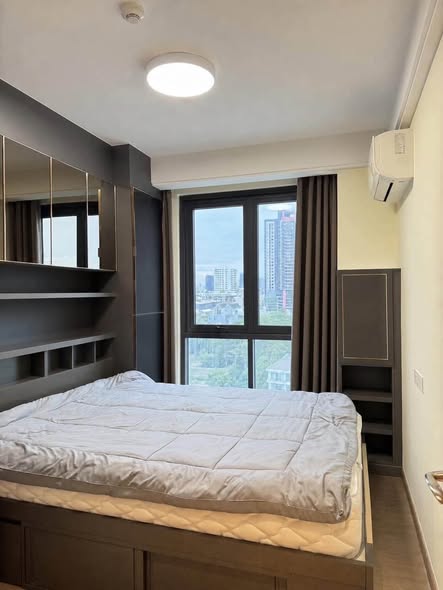 bedroom of Regal Sathon-Naradhiwas