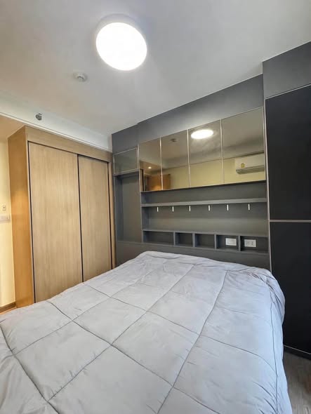 bedroom and room interior of Regal Sathon-Naradhiwas