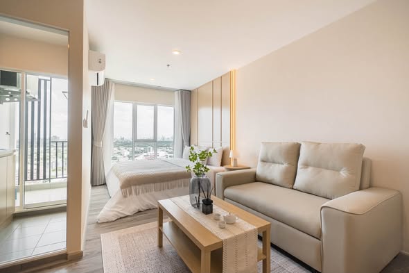bedroom and living room of Regent Home Bangna (รีเจ้นท์โฮม บางนา)