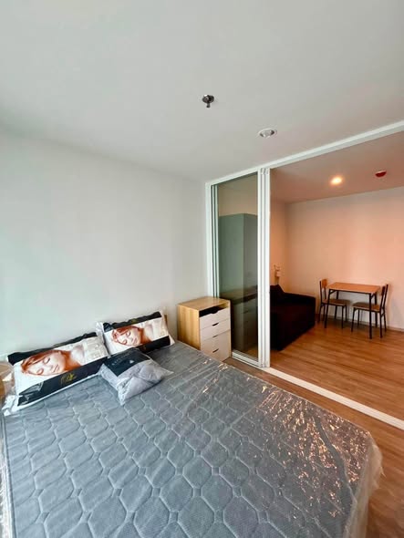 bedroom and room interior of Regent Home Bangna (รีเจ้นท์โฮม บางนา)