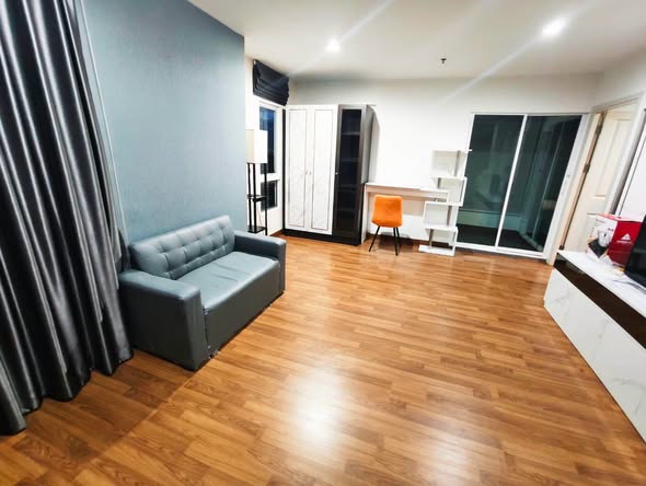 living room and room interior of Regent Home Bangson 27
