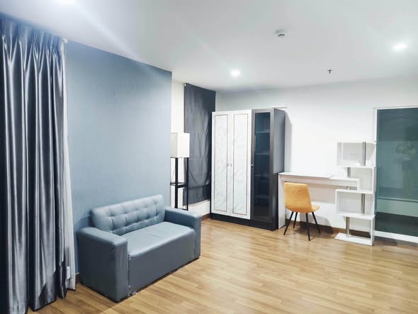 living room and room interior of Regent Home Bangson 27