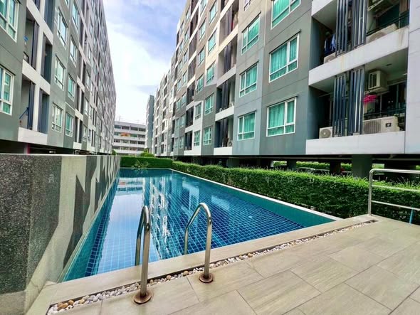 pool of Regent Home Sukhumvit 81