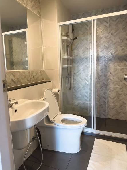 bathroom of Regent Home Wutthakat