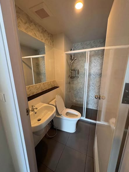 bathroom of Regent Home Wutthakat