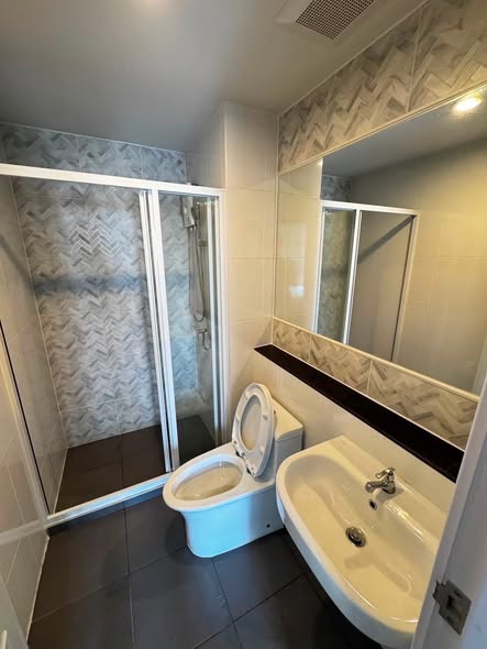 bathroom of Regent Home Wutthakat