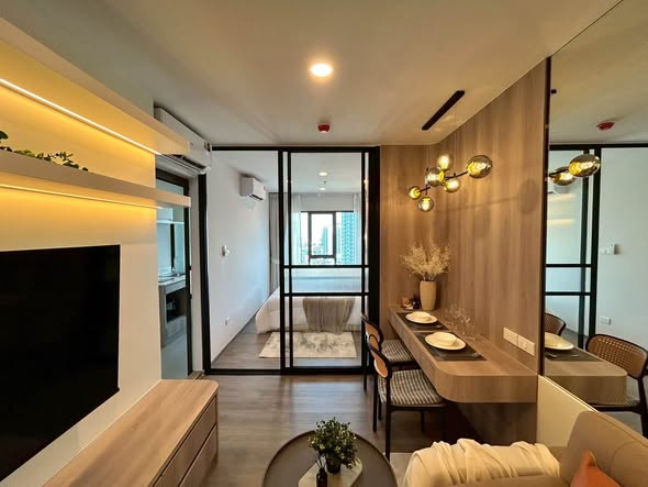 living room of Regent Home Wutthakat