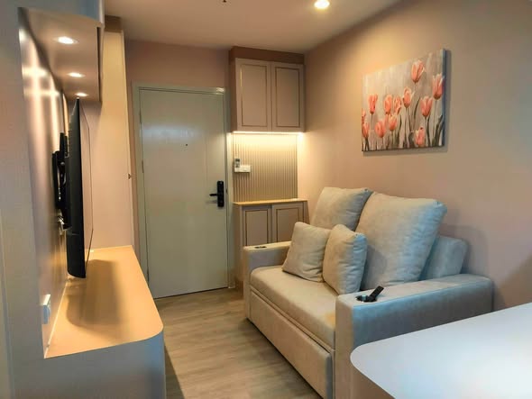living room and room interior of Regent Home Wutthakat