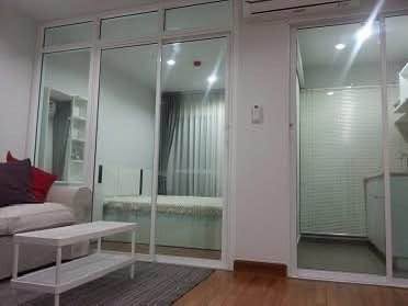 bedroom and room interior of Regent Orchid Talad Plu
