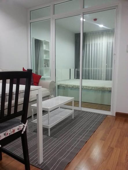 bedroom and room interior of Regent Orchid Talad Plu