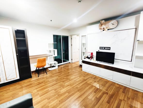room interior of Regent Phase 27